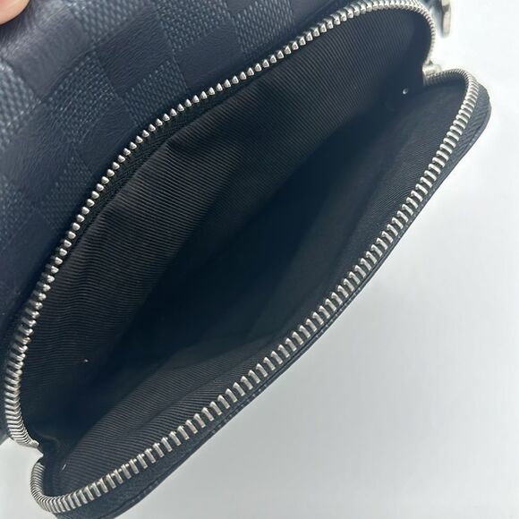 Louis Vuitton Avenue Slingbag NM - Picture 9 of 16